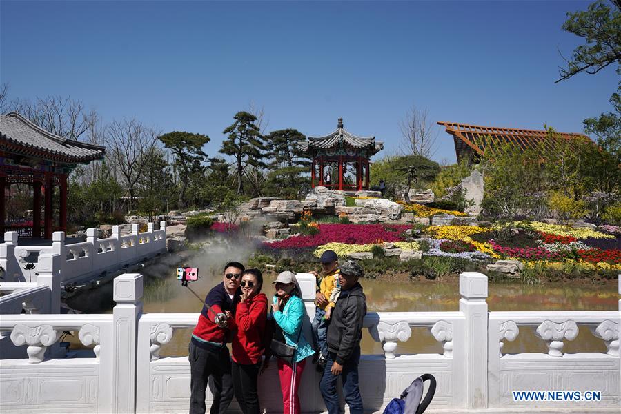 Plus de 300.000 visiteurs  l'exposition horticole de Beijing durant les vacances de la fte du Travail